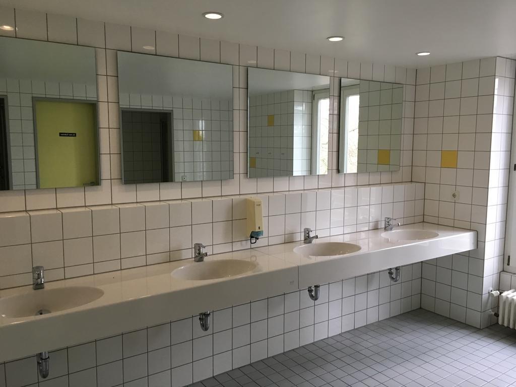 Vierbettzimmer mit Gemeinschaftsbad